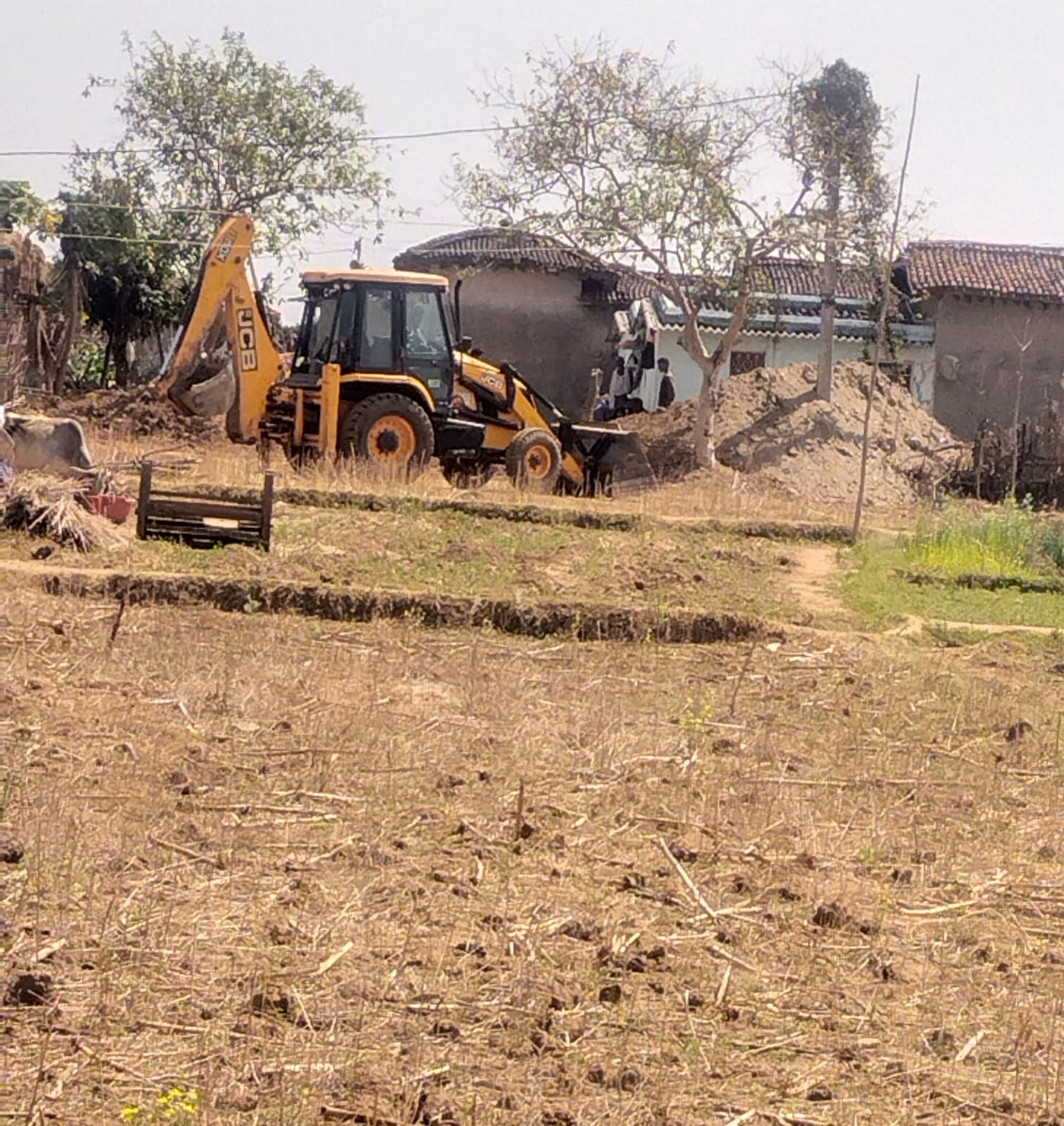 चतरा में  कुआं खुदाई को लेकर दो गुट में विवाद