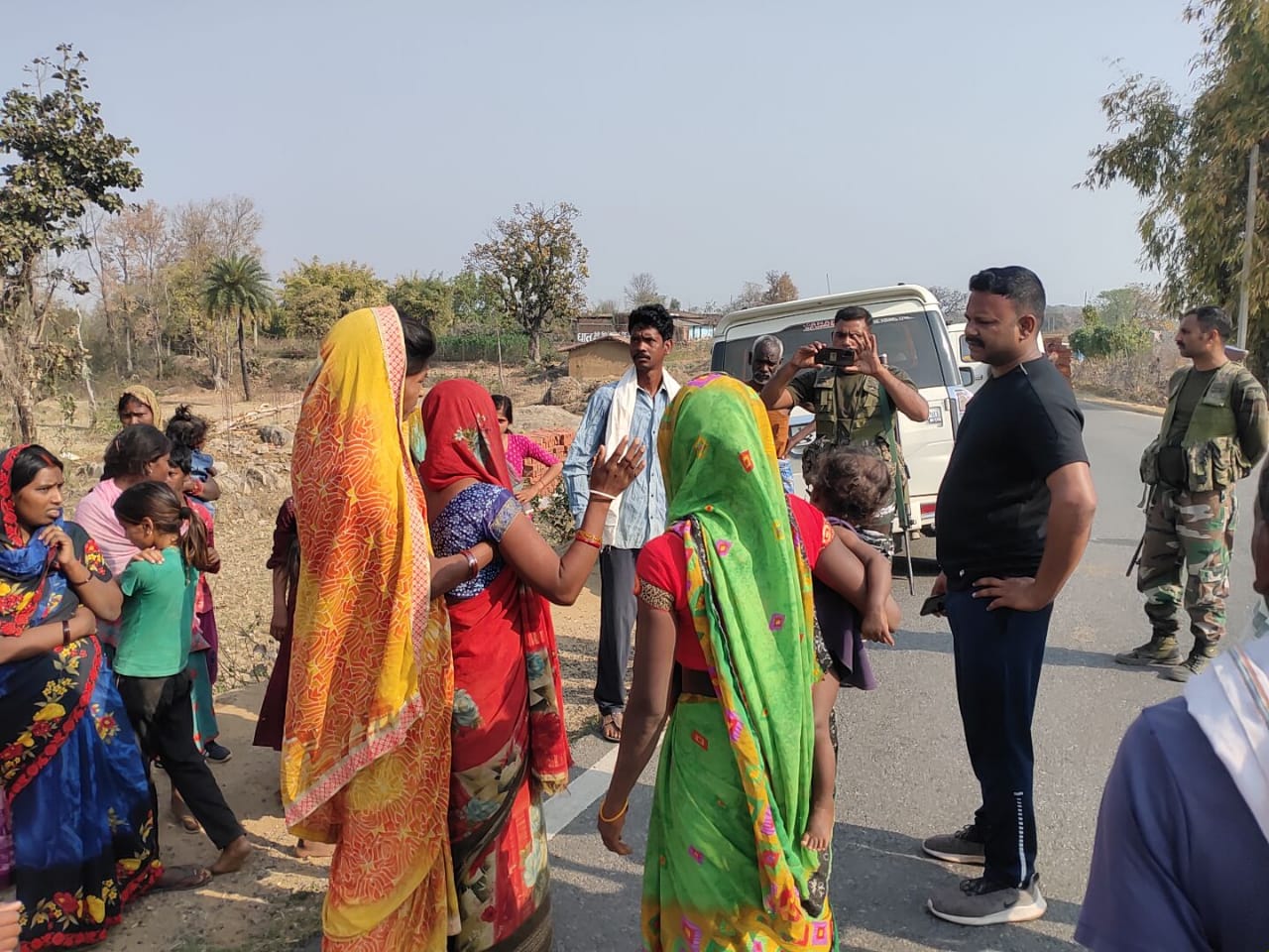  पेड़ पर लटका मिला युवक का शव, परिजन ने जताई हत्या की आशंका