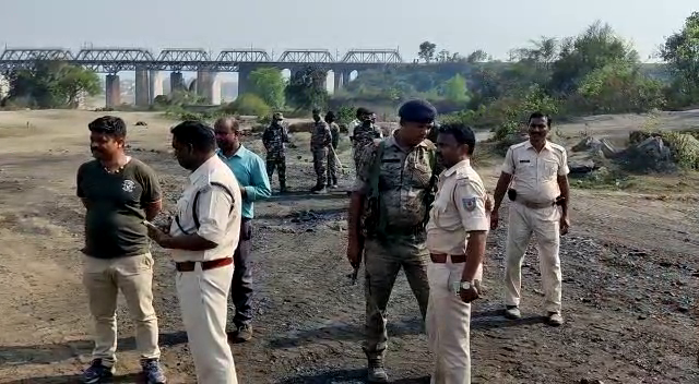 अवैध कोयला कारोबार :  दो गुटों में झड़प, 60 टन से अधिक कोयला बरामद