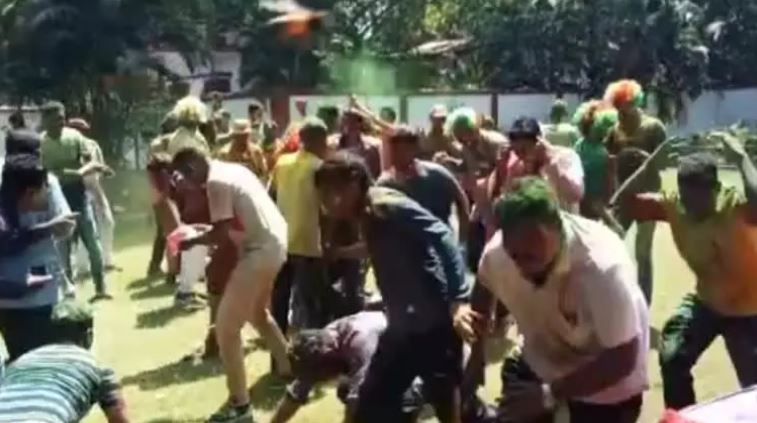 आईजी के आवास पर पुलिस वाले मना रहे थे होली का जश्न,  तभी हो गया "हमला"