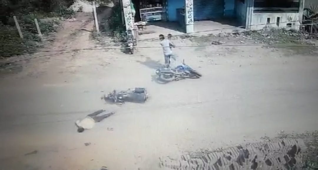 धनबाद : बिना हेलमेट के थे दोनों सवार, आमने -सामने टकरा गई बाइक, हुआ यह हाल