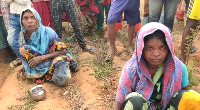 गुमला : ननिहाल में पेड़ पर लटका मिला युवक का शव