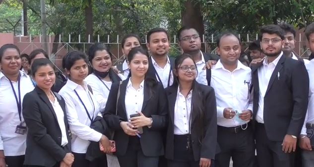 काले कोट में  कोर्ट पहुंचे धनबाद लॉ कॉलेज के 180 स्टूडेंट्स, क्राइम कोर्ट के काम से हुए रु-ब-रू  