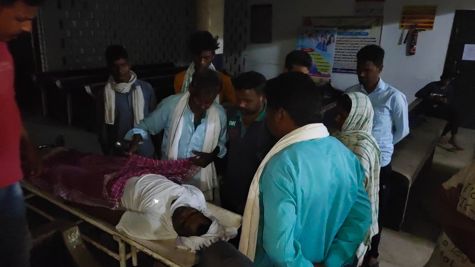 ट्रैक्टर ने बाइक सवार पति पत्नी को मारा टक्कर, पति की मौत