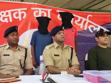 एक लाख के इनामी पीएलएफआई नक्सली बातों टोप्पो सहित तीन नक्सली धराए