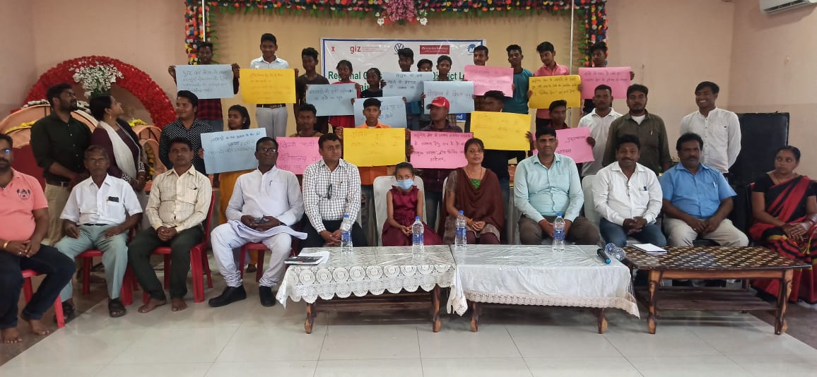 बाल संरक्षण पर वर्कशॉप : मिल कर किया मंथन, बच्चों के हाथ में झाडू़ की जगह कैसे आए कलम