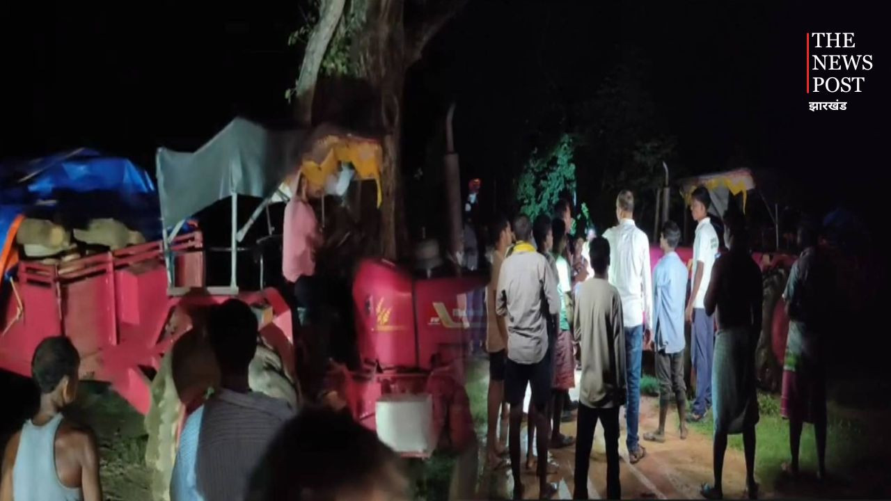 सोनाहातु में ग्रामीणों ने पकड़ा अवैध लकड़ी से लदा ट्रैक्टर, तस्कर फरार