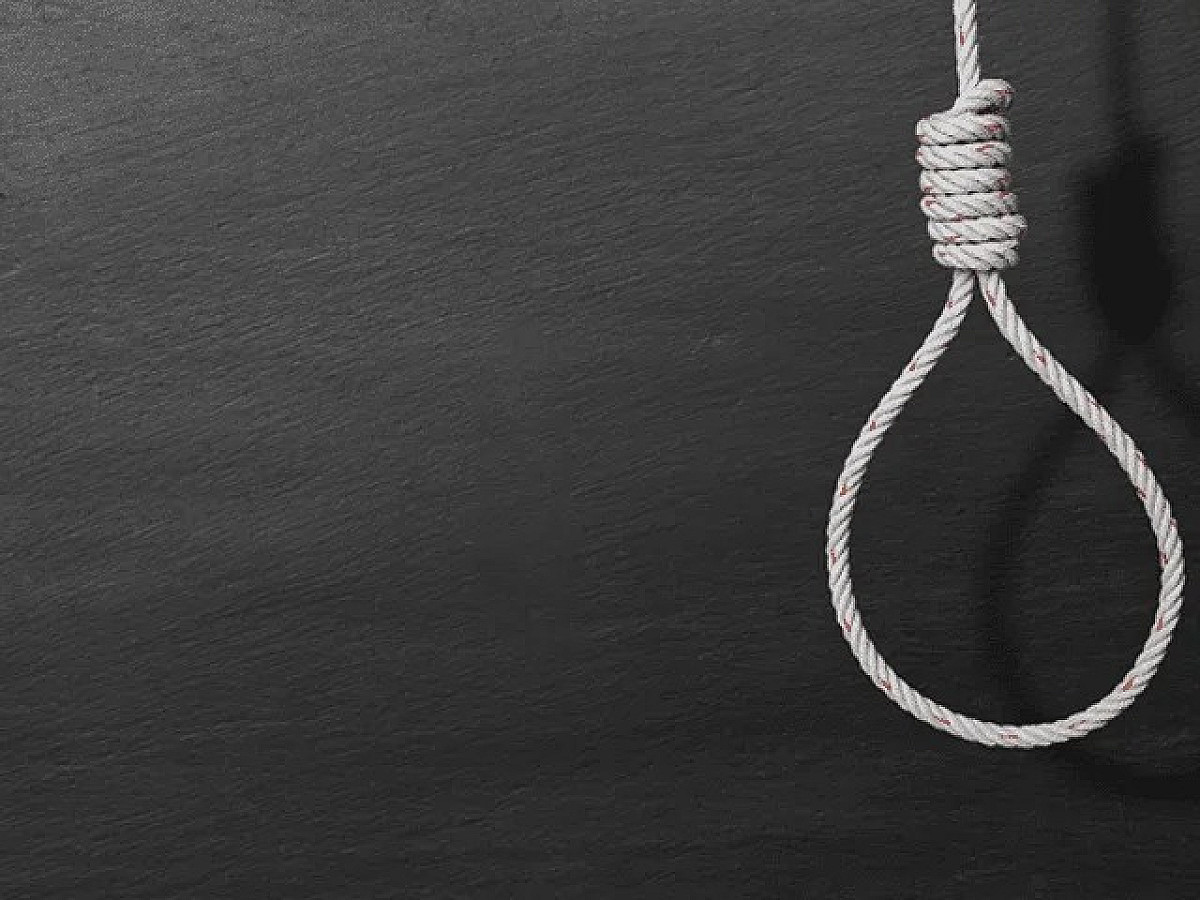 पलामू: घर में फंदे से लटका मिला 45 वर्षीय व्यक्ति का शव, जांच में जुटी पुलिस