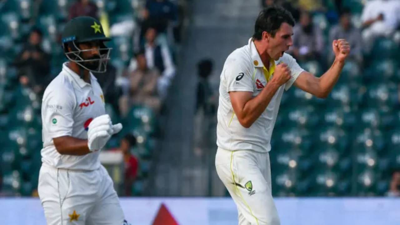 PAK vs AUS : मात्र 4 रन के अंदर गिरे पाकिस्तान के पांच विकेट, कमिन्स और स्टार्क की गेंदबाजी के आगे ढेर हुए पाक बल्लेबाज   