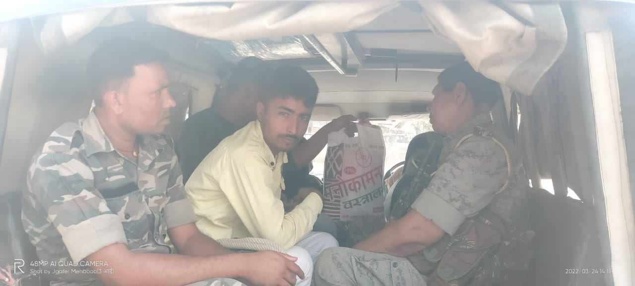 स्कूल कैंपस में अड्डेबाजी करते तीन युवक गिरफ्तार, छात्रों और शिक्षकों से करते थे गाली-गलौज