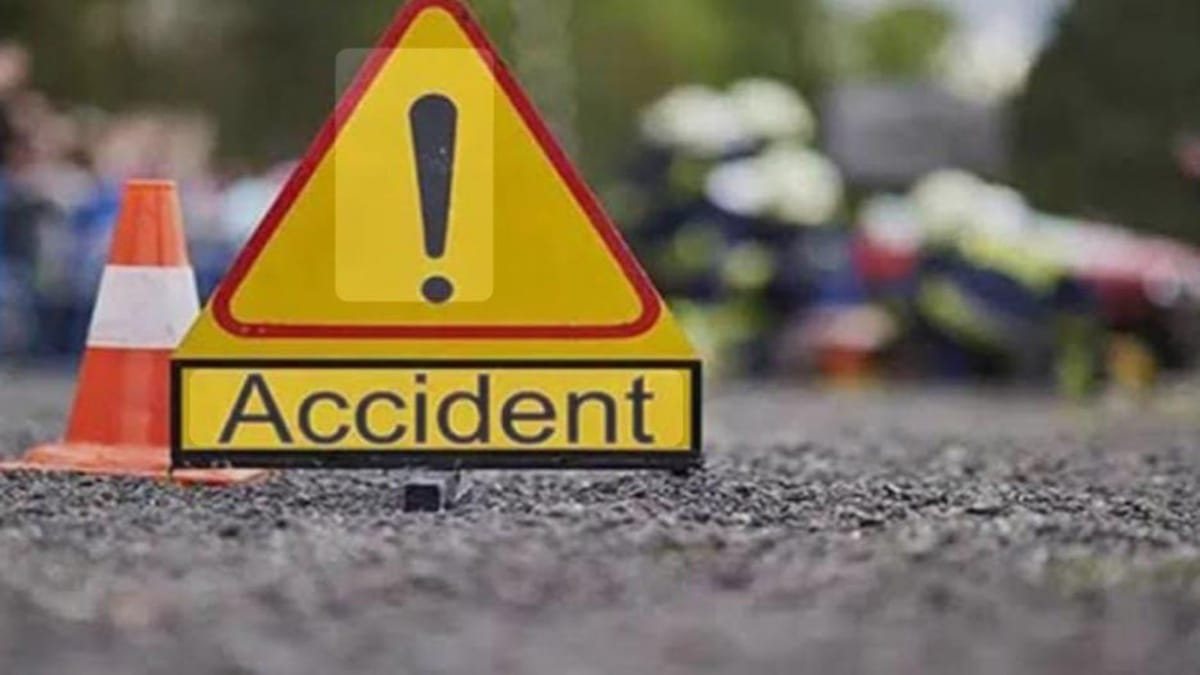 वैशाली से सिवान जा रही बारात की बस पलटी, एक की मौत, कई घायल