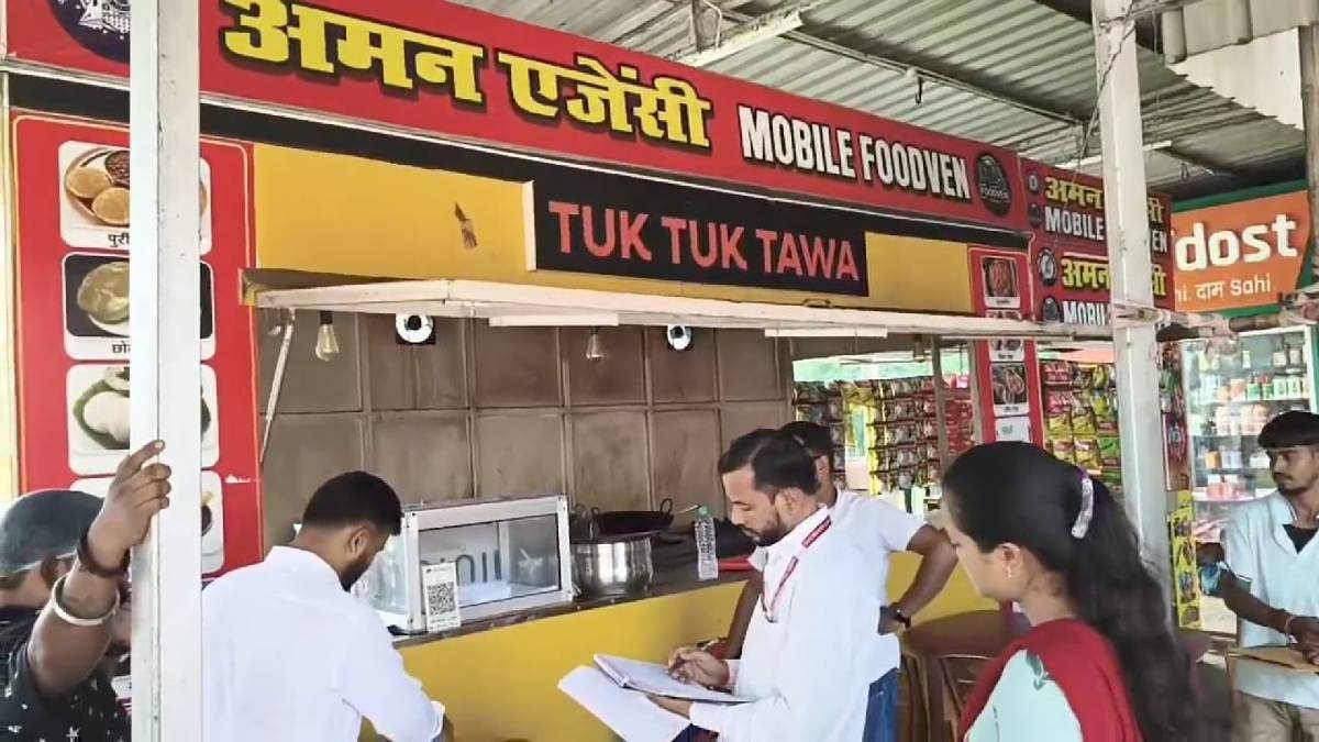 बाबा नगरी में नकली पनीर की बड़ी खपत,सोच समझ कर खाए श्रद्धालु,छापेमारी में खुलासा