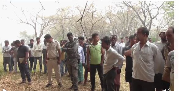 मुकेश पंडित  हत्याकांड : हरिबोल देखने की बात कहकर रात में निकले, सुबह झाड़ी में मिला शव