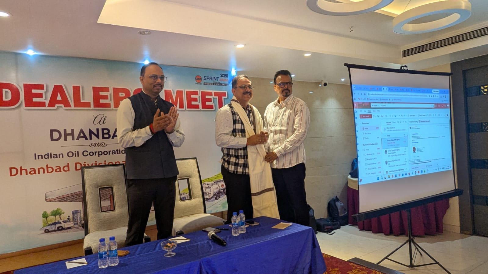 इंडियन ऑयल डीलर्स मीट में जुटे अधिकारी -कारोबारी, भविष्य की योजनाओं पर हुई चर्चा 