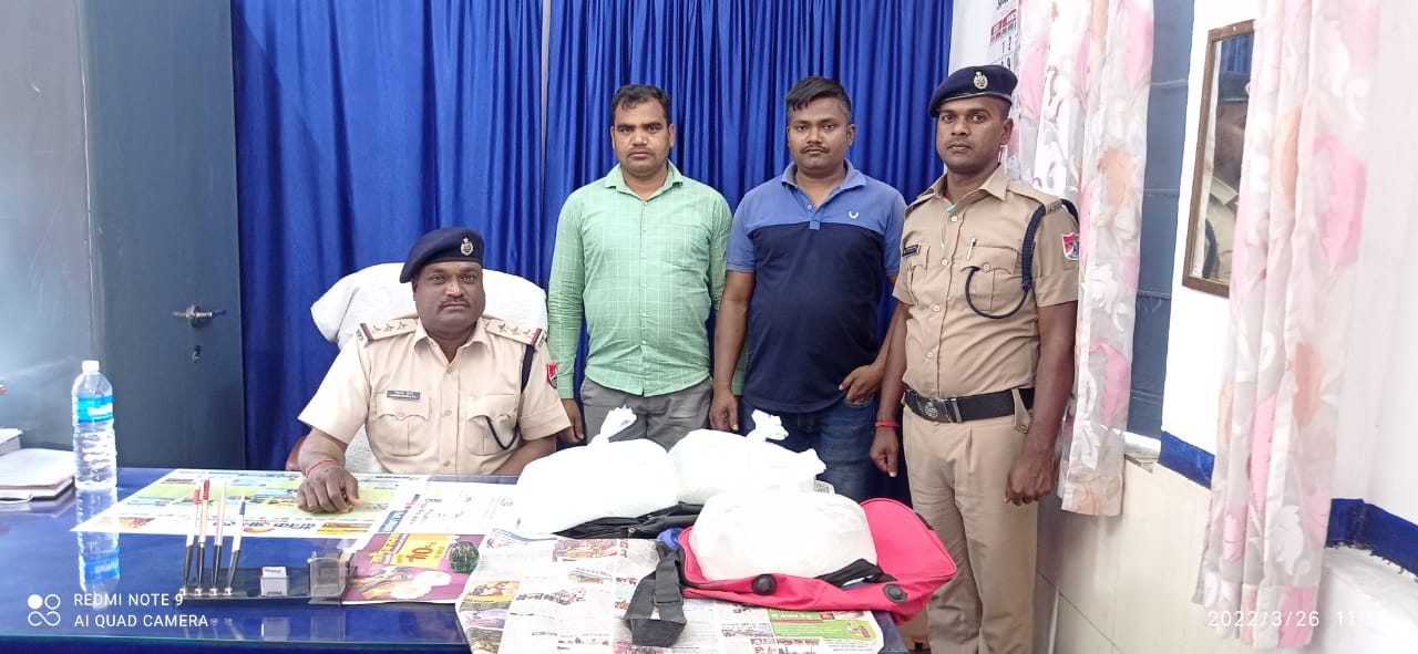 ट्रैन के जरिए शराब की तस्करी , इंटरसिटी एक्सप्रेस से 30 लीटर देशी शराब जब्त