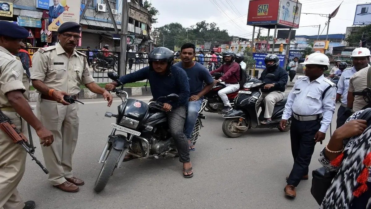 रांची में ट्रैफिक नियम तोड़ना पड़ा महंगा, एक महीने में कटे 1.20 लाख से ज्यादा  के चालान