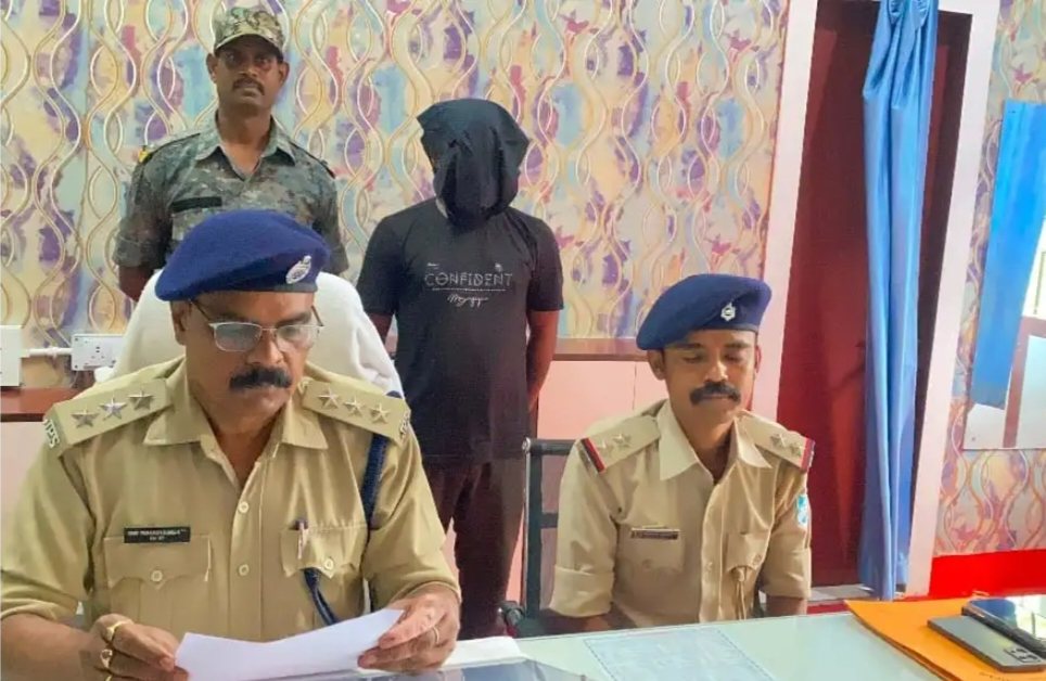 सरायकेला : कुख्यात अपराधी लोडेड पिस्तौल के साथ गिरफ्तार, कपाली पुलिस ने खदेड़ कर पकड़ा