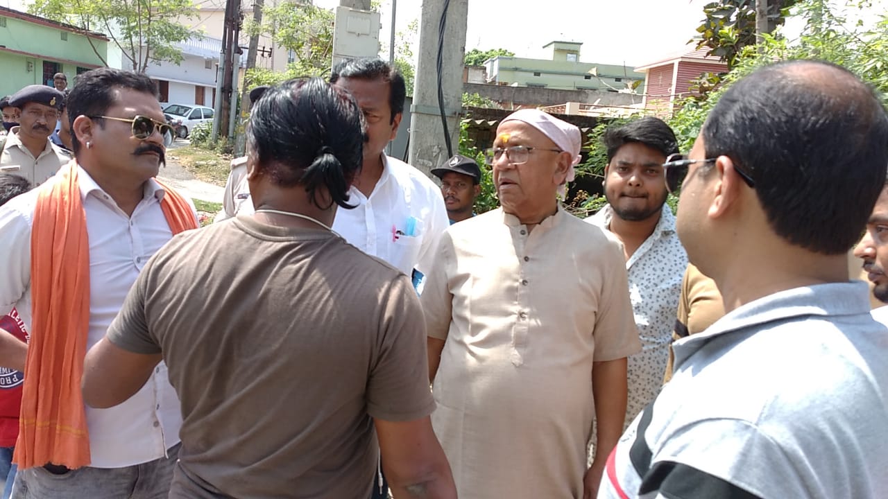 विधायक ने बिरसानगर का किया भ्रमण, समस्याओं का जल्द समाधान का दिया भरोसा