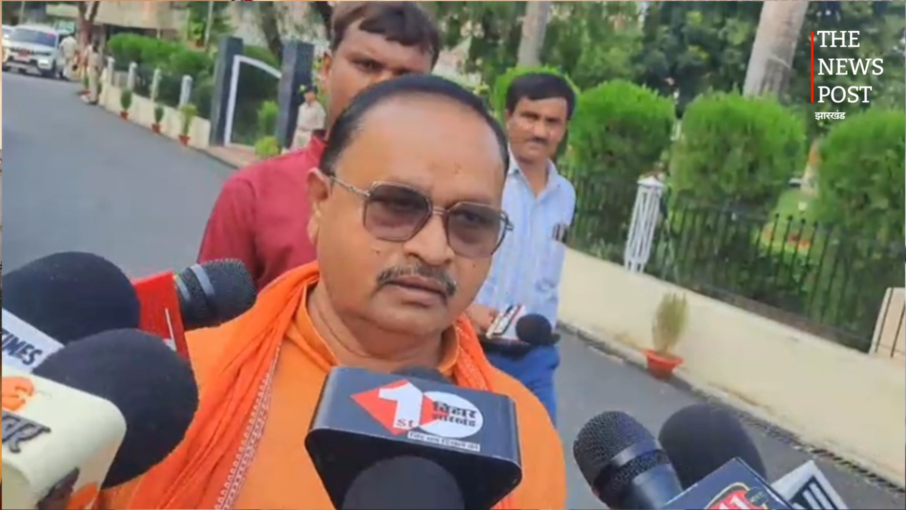 BIG BREAKING : फुटबॉल मैच के दौरान नक्सलियों का बड़ा हमला,  पूर्व विधायक के दो सुरक्षाकर्मी घटना के बाद से लापता..! इलाके में दहशत