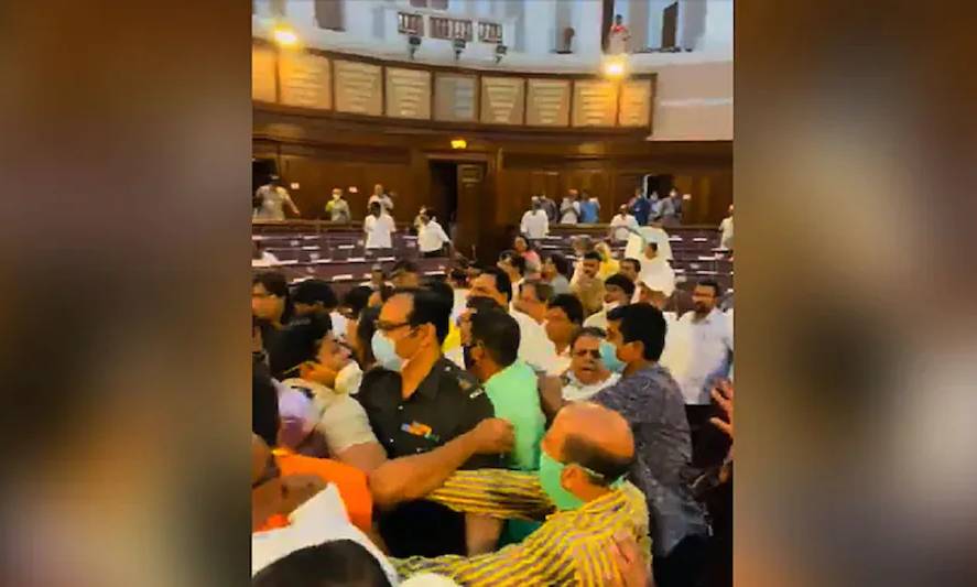 BREAKING : बंगाल विधानसभा में BJP और TMC विधायकों के बीच मार पीट, TMC विधायक घायल, पांच भाजपा विधायक सस्पेंड