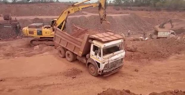 बिना सरकारी टैक्स जमा किए खनन कर रही हिंडालको की दर्जनों मशीनें