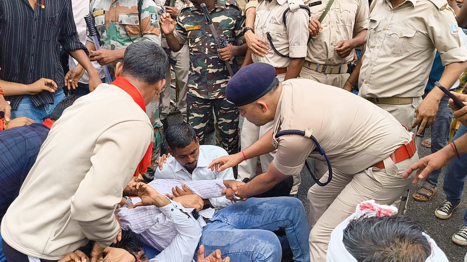न गाली, न राजनीति....रांची छात्र आंदोलन की आखिर क्यों हो रही दिल्ली के जंतर-मंतर आंदोलन से तुलना, पढ़िए 