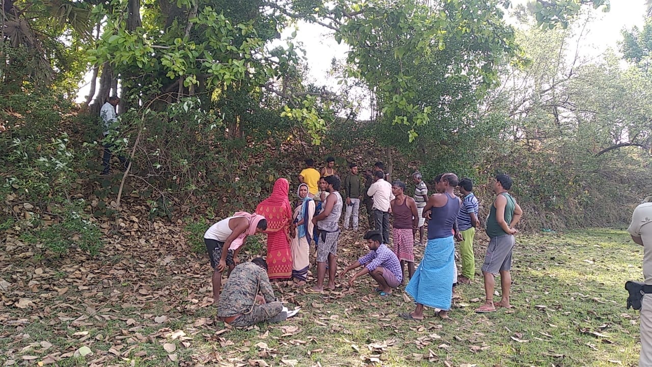 खेत से आदिवासी युवती का मिला अर्धनग्न अवस्था में शव, पुलिस जांच में जुटी