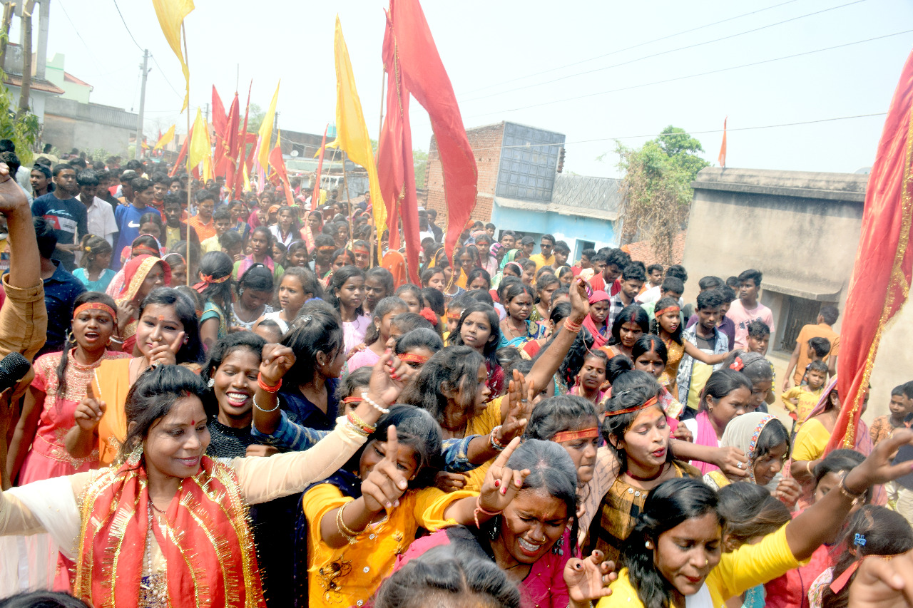 पांच दिवसीय श्री श्री हनुमत महायज्ञ पर निकली शोभा यात्रा, सैकड़ों भक्त हुए शामिल