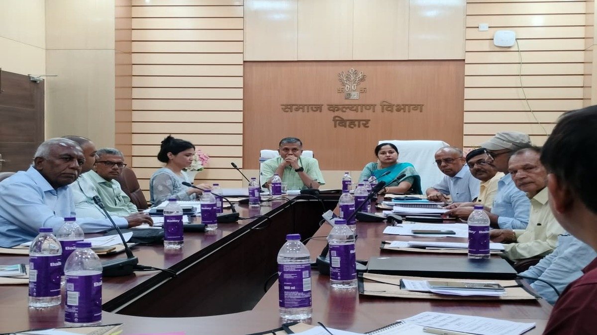 बिहार कैबिनेट का बड़ा फैसला! युवाओं को रोजगार, छात्रों को क्रेडिट कार्ड, बिजली उपभोक्ताओं को सब्सिडी