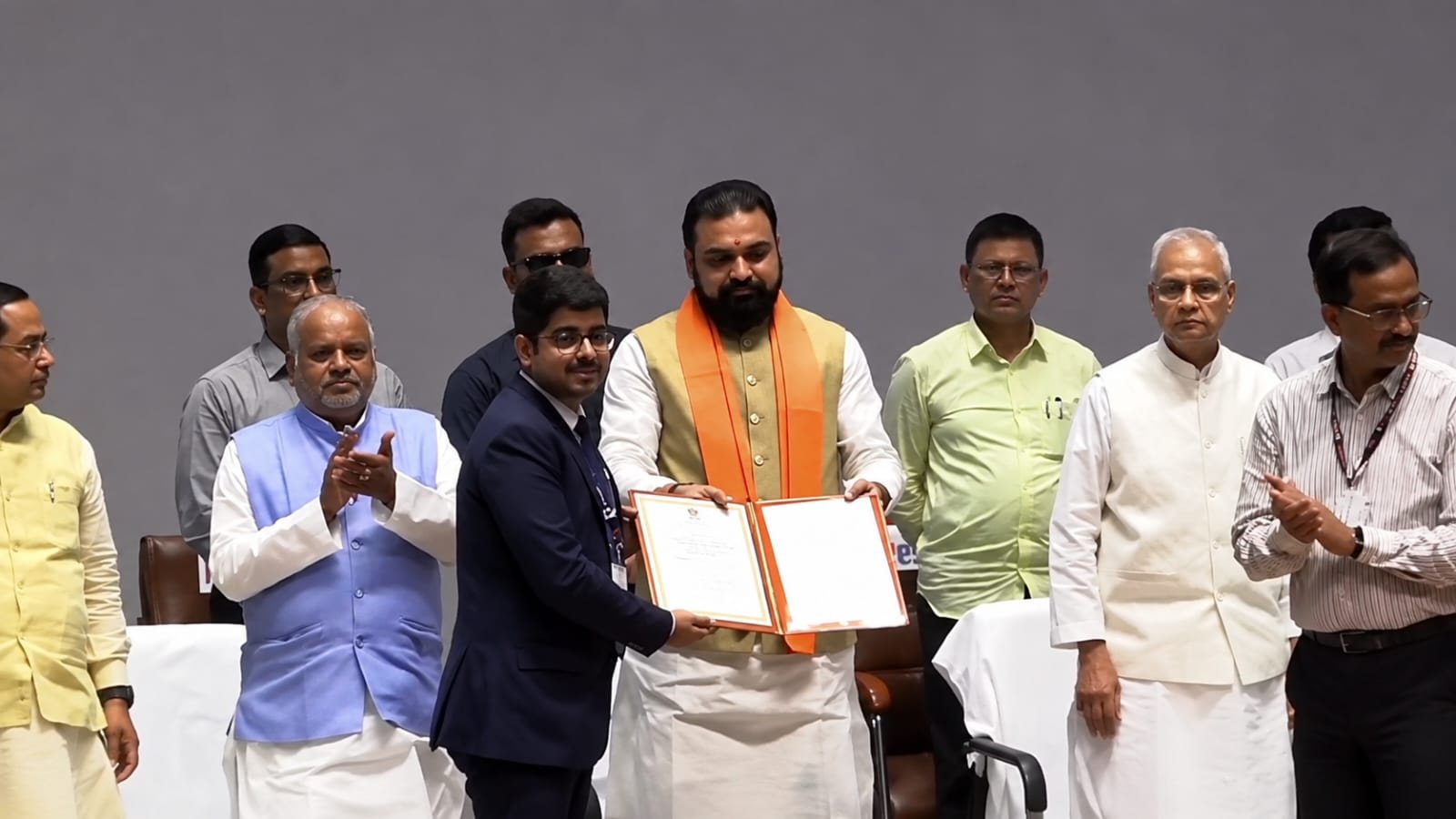 CM सम्राट चौधरी ने 2 हजार अफसरों को दिया नियुक्ति पत्र, बोले, आपकी एक साइन बदल सकती है कई परिवारों की जिंदगी