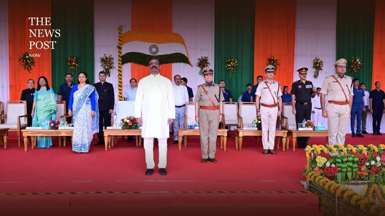 रांची में CM हेमंत सोरेन ने फहराया तिरंगा, बोले- JPSC-JSSC में ऐसी नियमावली बनाएंगे जो देश में मिसाल बनेगी
