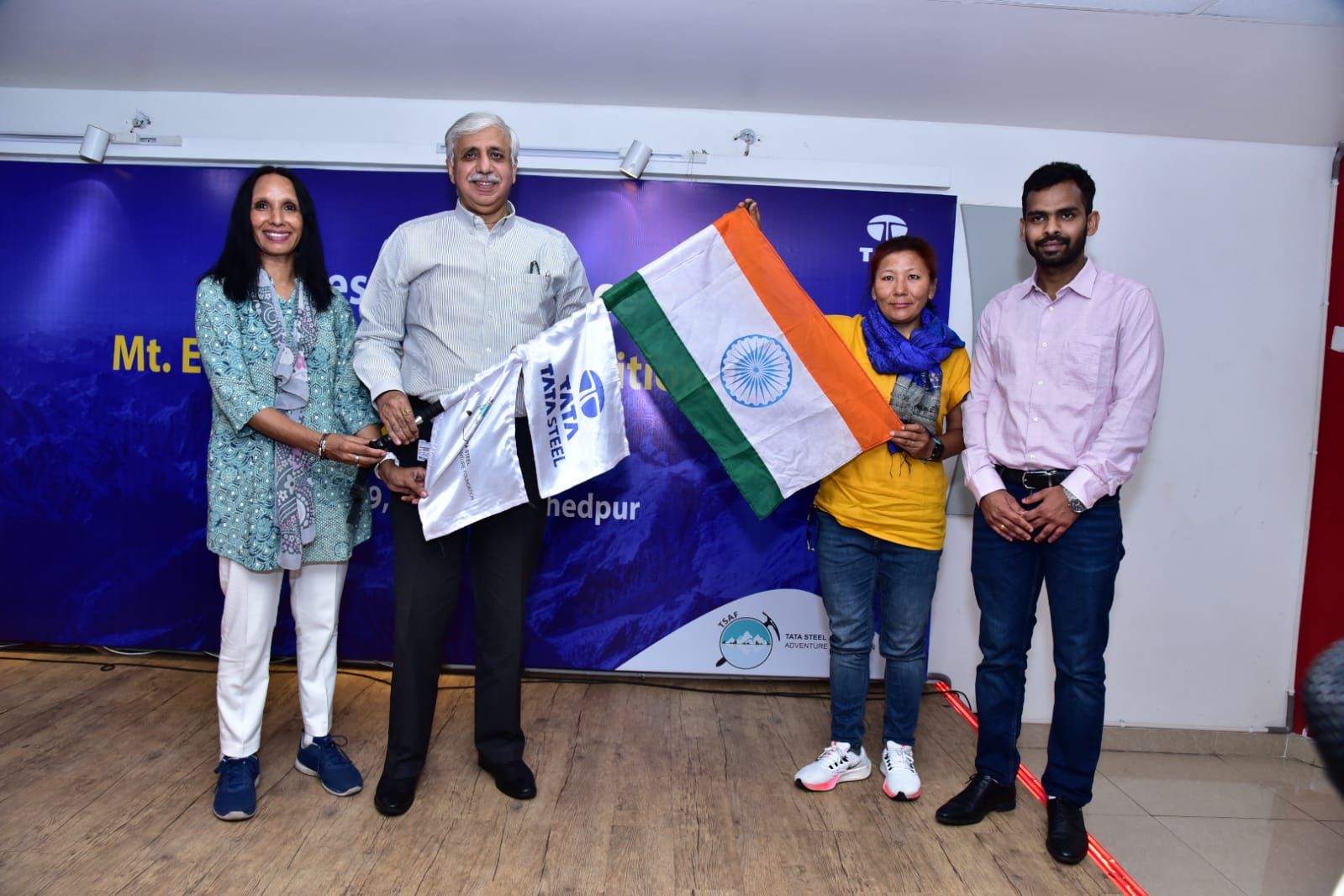 "टीएसएएफ की अस्मिता दोरजी बिना ऑक्सीजन के करेंगी एवरेस्ट फतेह"  3 अप्रैल, 2022 को नेपाल के लिए भरेंगी उड़ान