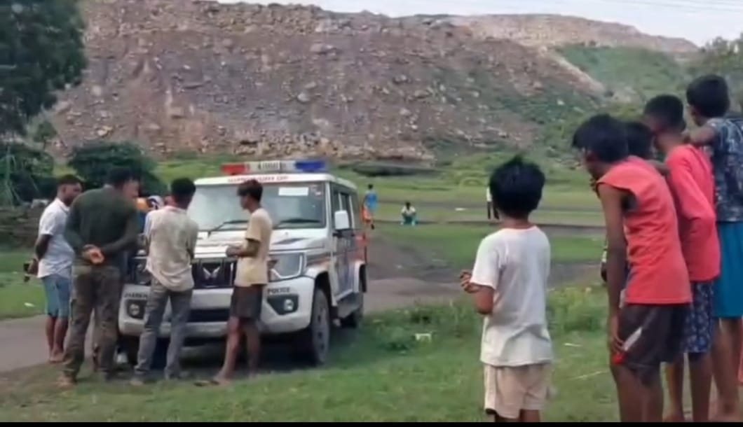 Dhanbad: स्वतंत्रता दिवस पर गोलियों की तड़तड़ाहट से दहला गोंदूडीह इलाका, पुलिस पहुंची तो क्या हुआ 