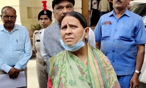 नीतीश सरकार कमजोर , इसलिए अफसर हावी, अपराधी बेकाबू : राबड़ी देवी