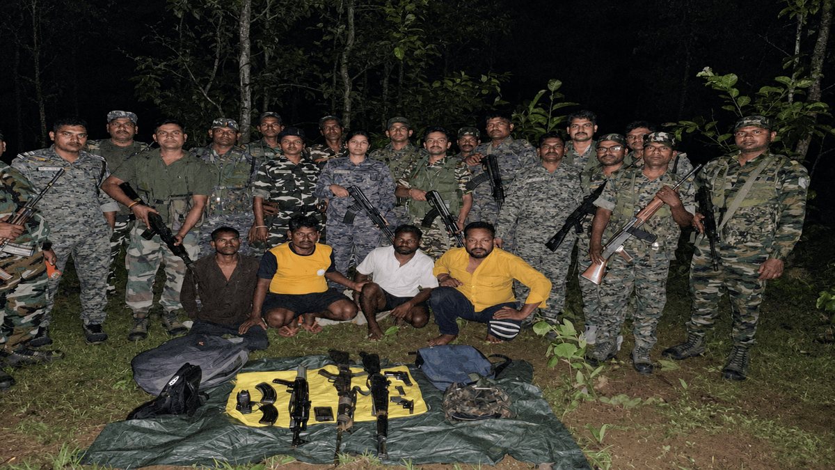झारखंड पुलिस का बड़ा एक्शन, 5 लाख का इनामी JJMP कमांडर समेत 4 गिरफ्तार