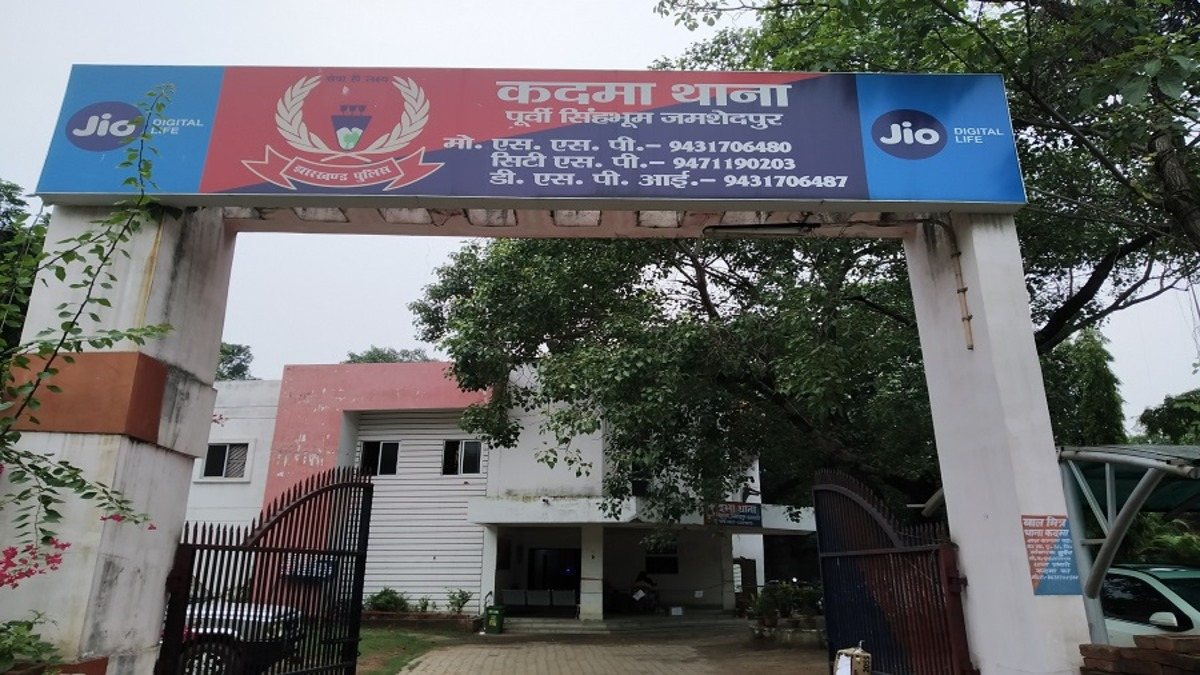 जमशेदपुर में बाढ़ का कहर, तेज बहाव में 18 साल के युवक के बहने की सूचना