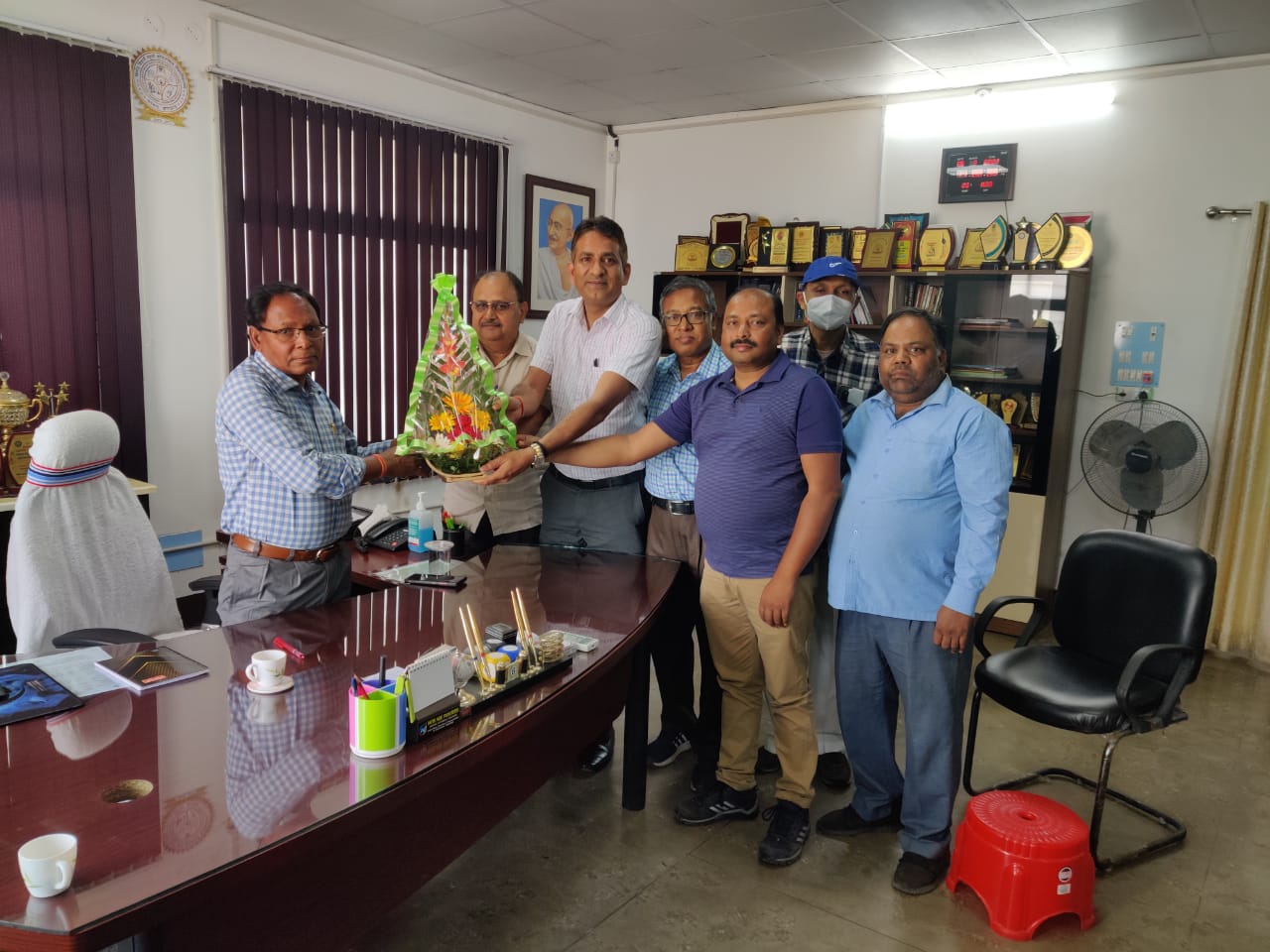 शिक्षकों का शिष्टमंडल प्रोन्नति मामले को लेकर BBMKUTA कुलपति से मिला