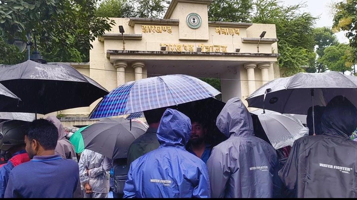 JSSC-CGL परीक्षा रद्द होने के विरोध में चयनित अभ्यर्थियों की तिरंगा यात्रा आज, मोरहाबादी से अल्बर्ट एक्का चौक तक होगा मार्च