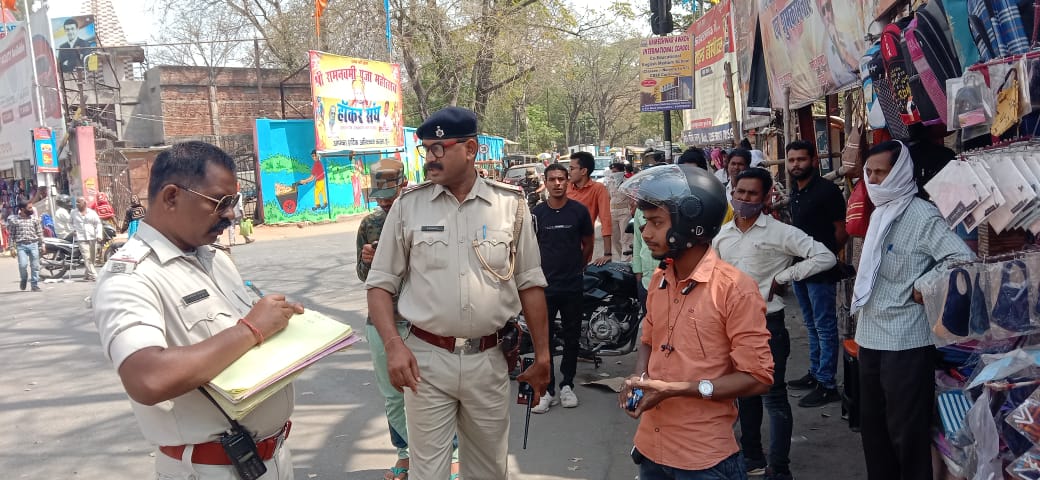 हेलमेट और कागजात चेकिंग अभियान में 30 बाइक जब्त, सभी कटा चालान