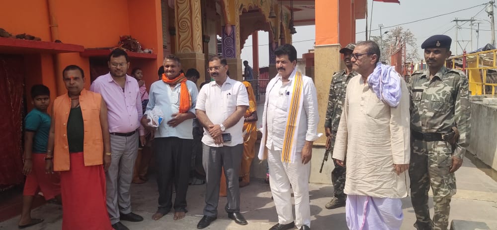 चैती नवरात्र में देवी धाम मेला में विधि-व्यवस्था को लेकर एसडीओ ने अधिकारियों और मंदिर समिति के साथ की बैठक