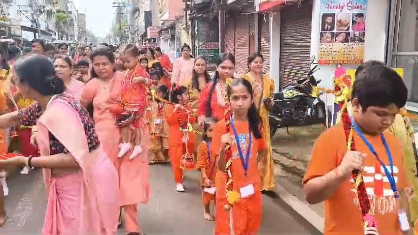 नन्हें कांवरियों ने बढ़ाया सावन का भक्तिमय रंग, बोल बम के जयकारों से गूंजा दुमका