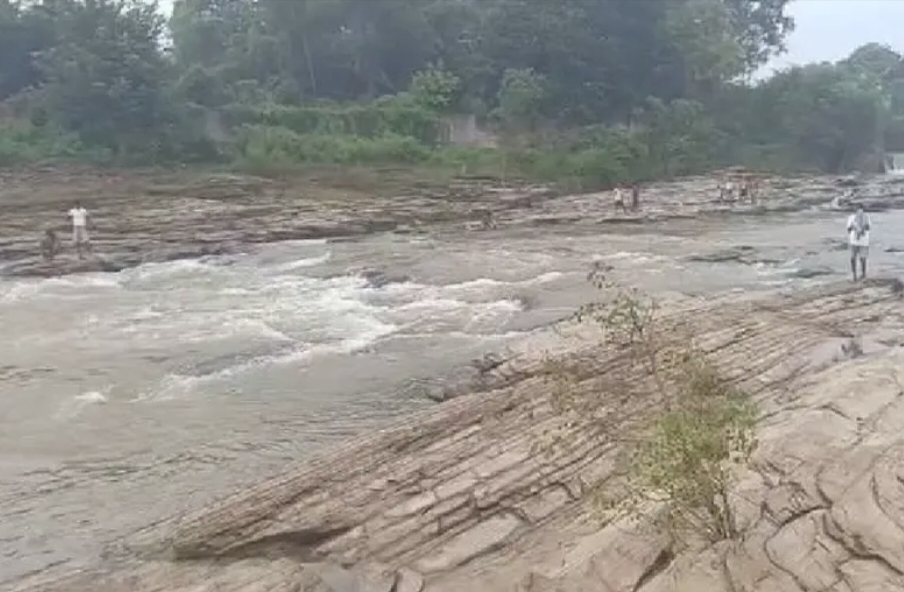 चाईबासा के  रोरो डैम से दो दिन बाद छात्र का शव बरामद, परिजनों में मची चीख पुकार