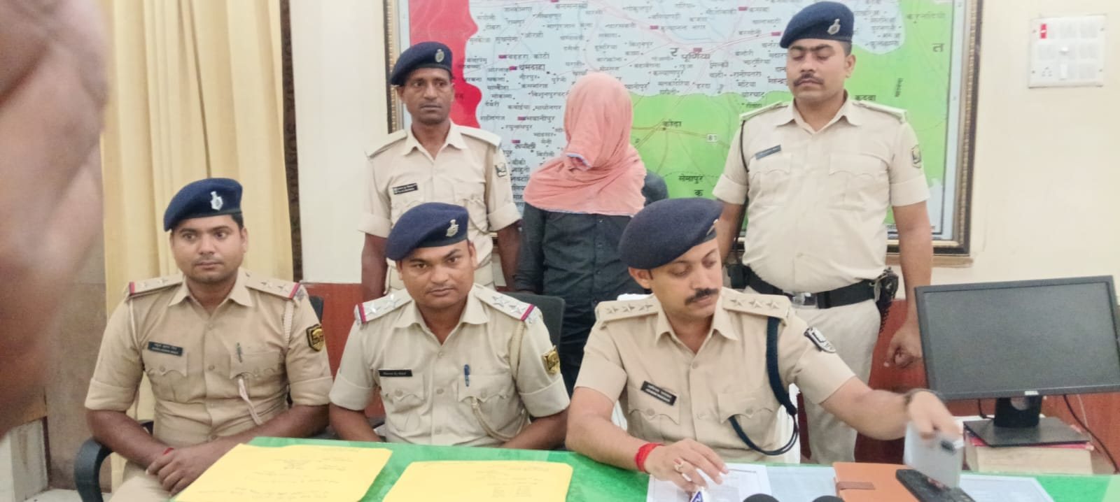पूर्णिया में ब्यूटी पार्लर की आड़ में चल रहा था स्मैक तस्करी, पार्लर संचालिका के साथ दो गिरफ़्तार