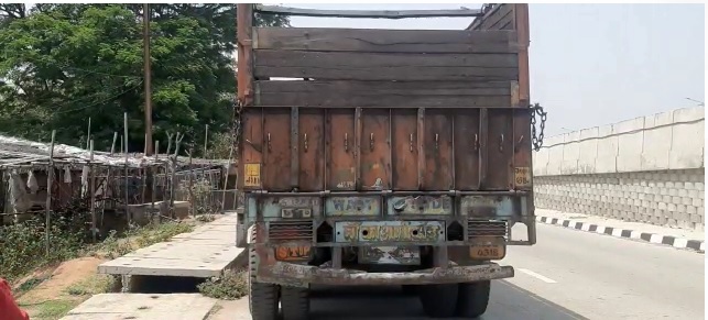 26 टन अवैध कोयले से लदे ट्रक के साथ चालक और खलासी गिरफ्तार