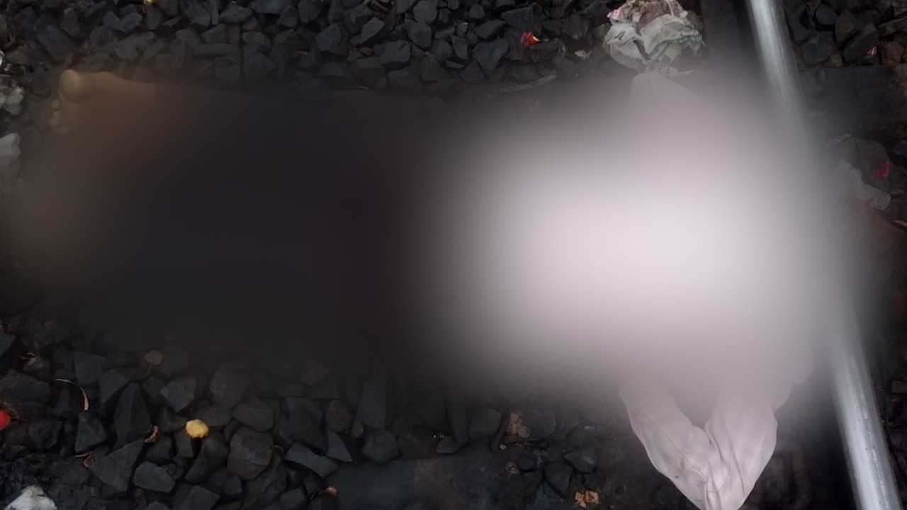 दुमका-रांची इंटरसिटी ट्रेन से कट कर एक व्यक्ति की मौत