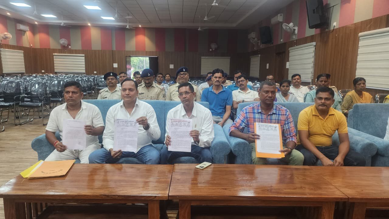 बरवाअड्डा विवाद : विधायक जयराम महतो को 24 घंटे का अल्टीमेटम, थाना प्रभारी को कैसे मिला एसोसिएशन का साथ, पढिए