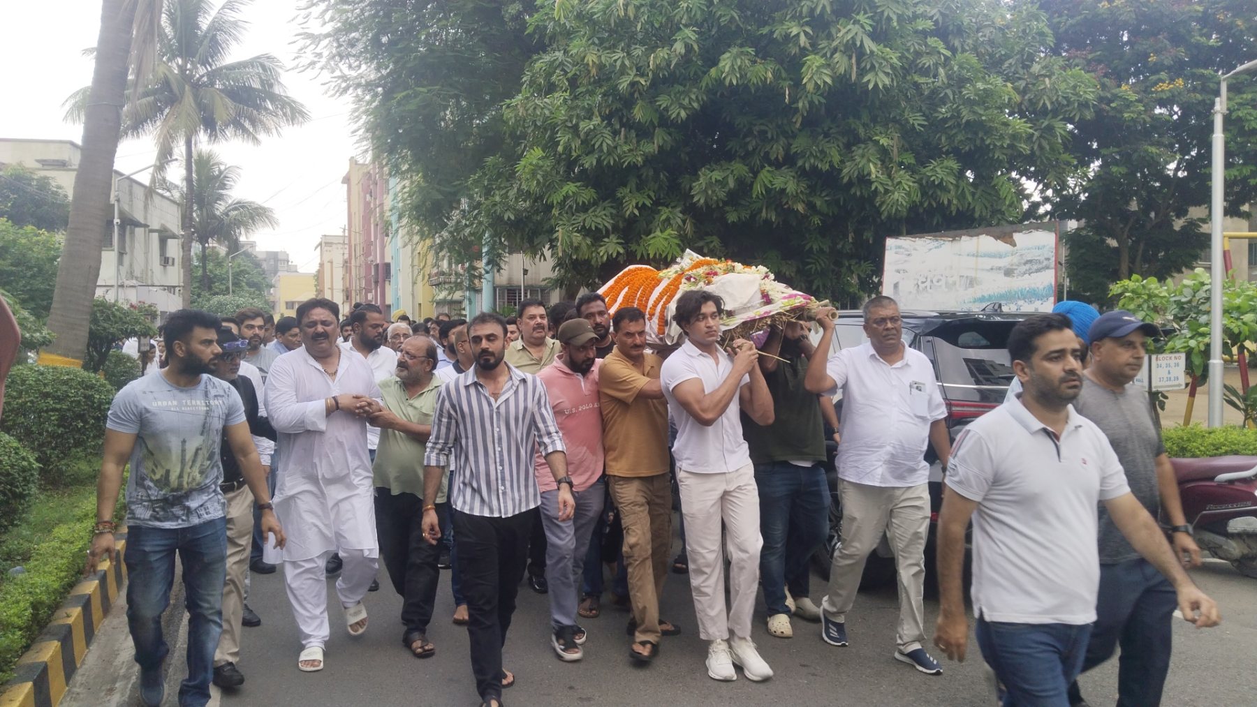 होटल कारोबारी हत्याकांड: गैंगस्टर विक्रम शर्मा का करीबी हिरासत में, कारोबारी को मारी थी 12 गोलियां