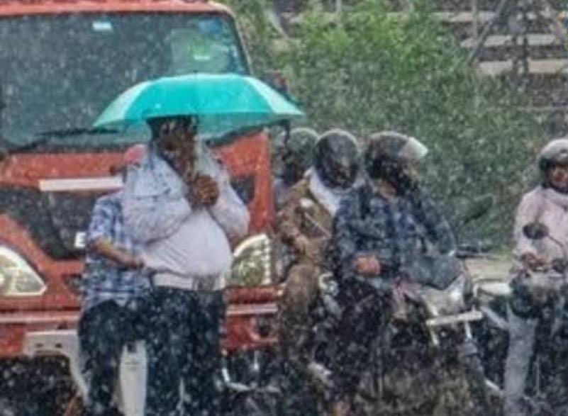 Weather Alert:झारखंड में आज फिर बदलेगा मौसम, 10 जिलों में भारी बारिश और वज्रपात का अलर्ट