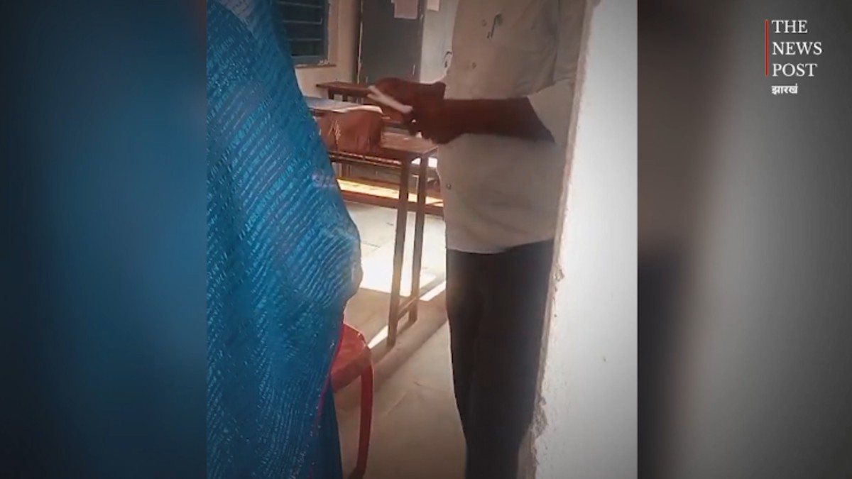 बिहार के सीवान में स्कूल रसोइया के पद को लेकर विवाद, 50 हजार रुपये मांगने का आरोप
