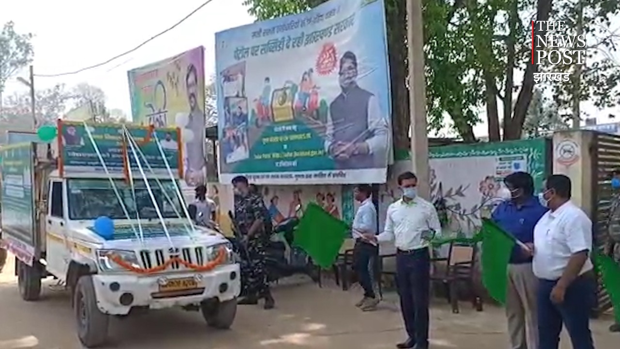 छात्रों और शिक्षकों को स्वच्छता के प्रति जागरूक करने के लिए डीसी ने किया जागरूकता रथ को रवाना